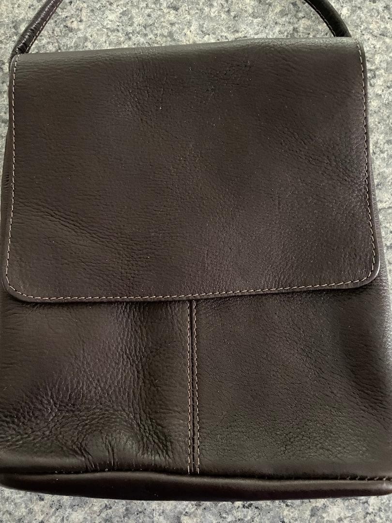 Le Donne Leather Bag~Dark Brown~Simple Flap Over~Crossbody w/Gold Chain “Strap”