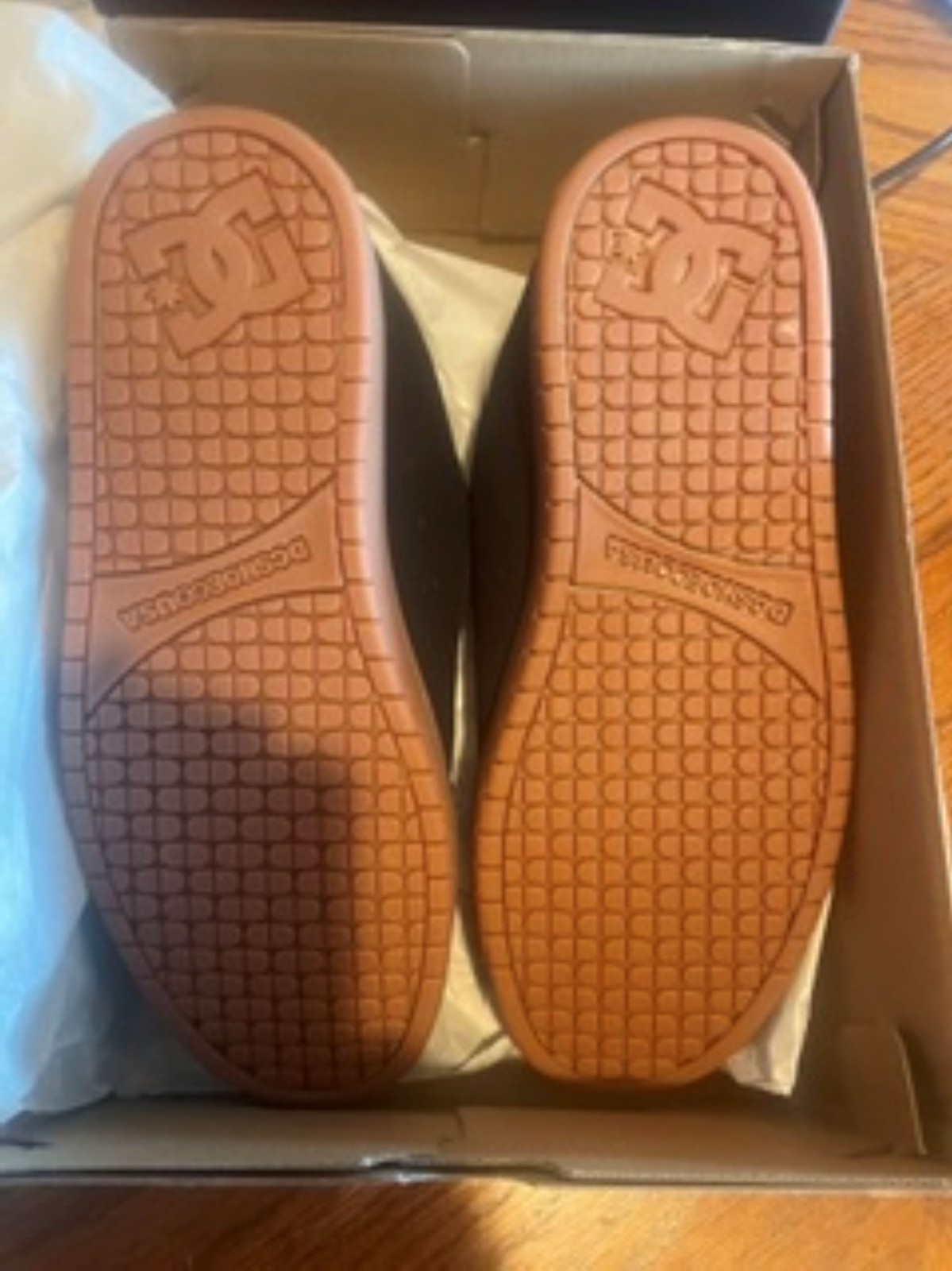 Men’s DC Court Graffik Black / Gum Skateboarding Shoe Size 9.5 BGM 300529 NEW