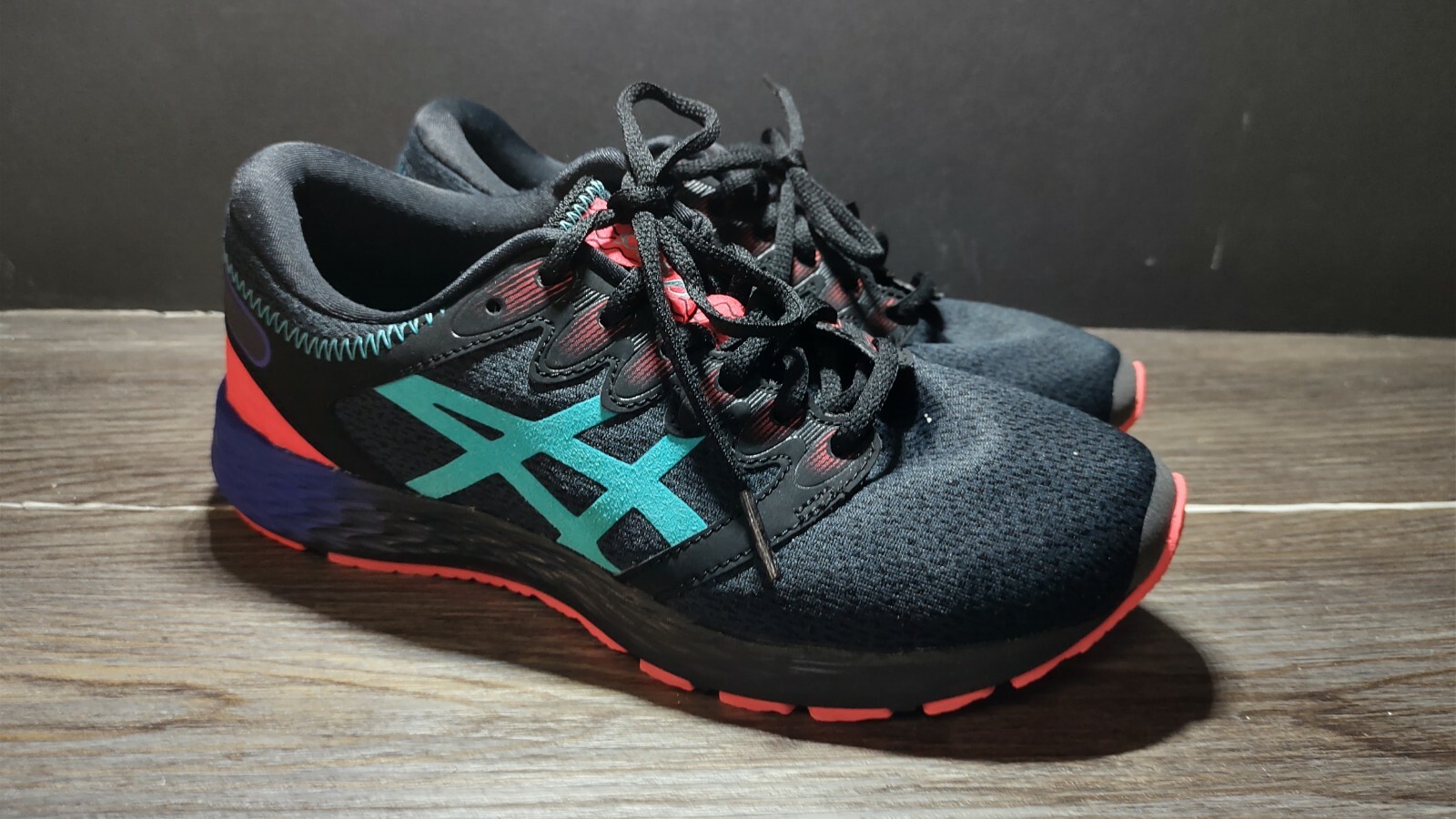ASICS women’s sz 7 1012A520 001 RoadHawk FF Twist Black Ice Running Shoes