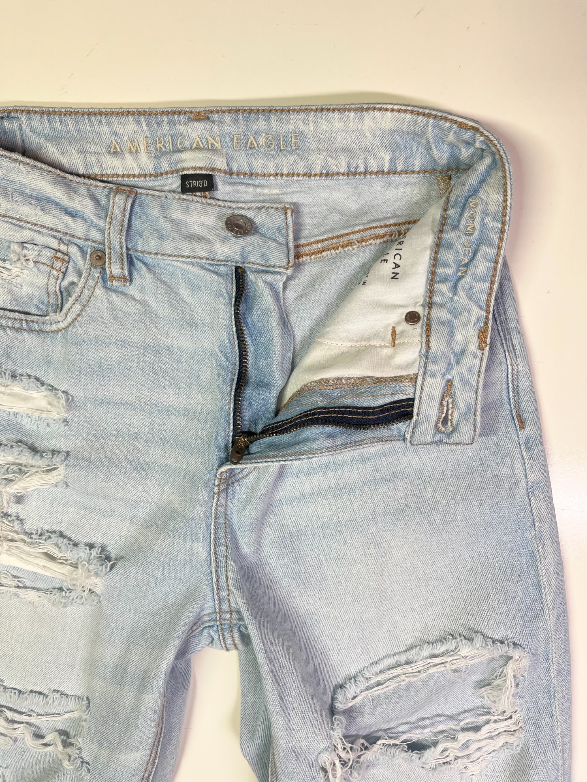 American Eagle Size 2 Strigid Mom Jeans Distressed Light Wash