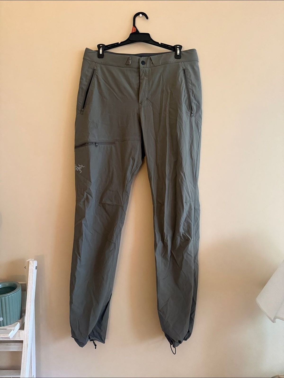 Arc’teryx Men’s Olive Green Technical Cargo Pants