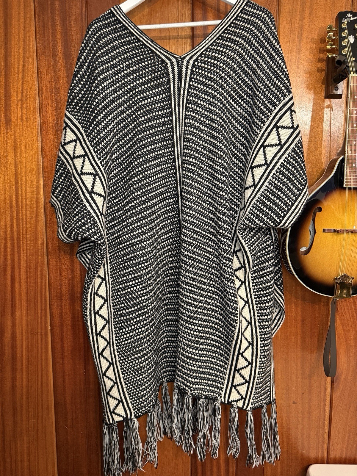 ANTHROPOLOGIE Do Everything In Love Poncho ONE SIZE Black/Cream Acrylic Knit