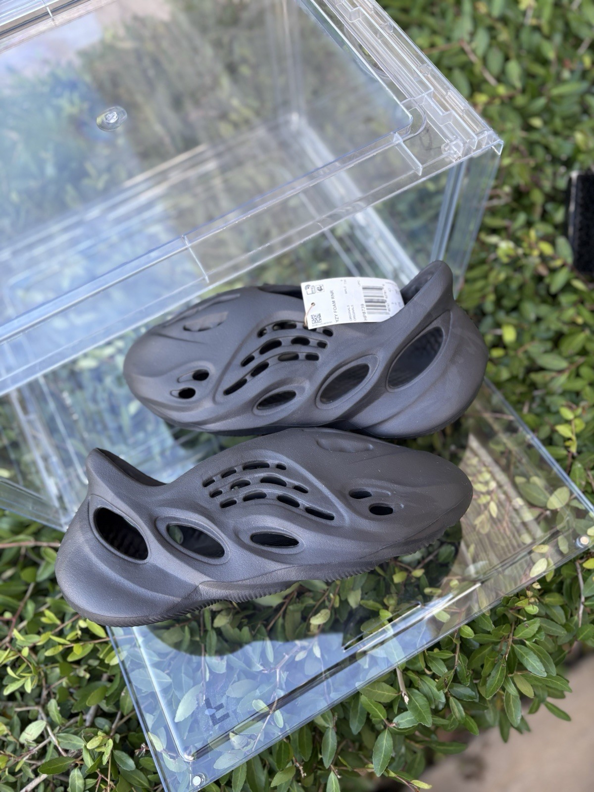 Mens 9 – (Clean Condition/Comes In Clear Case) Yeezy Foam Runner Onyx