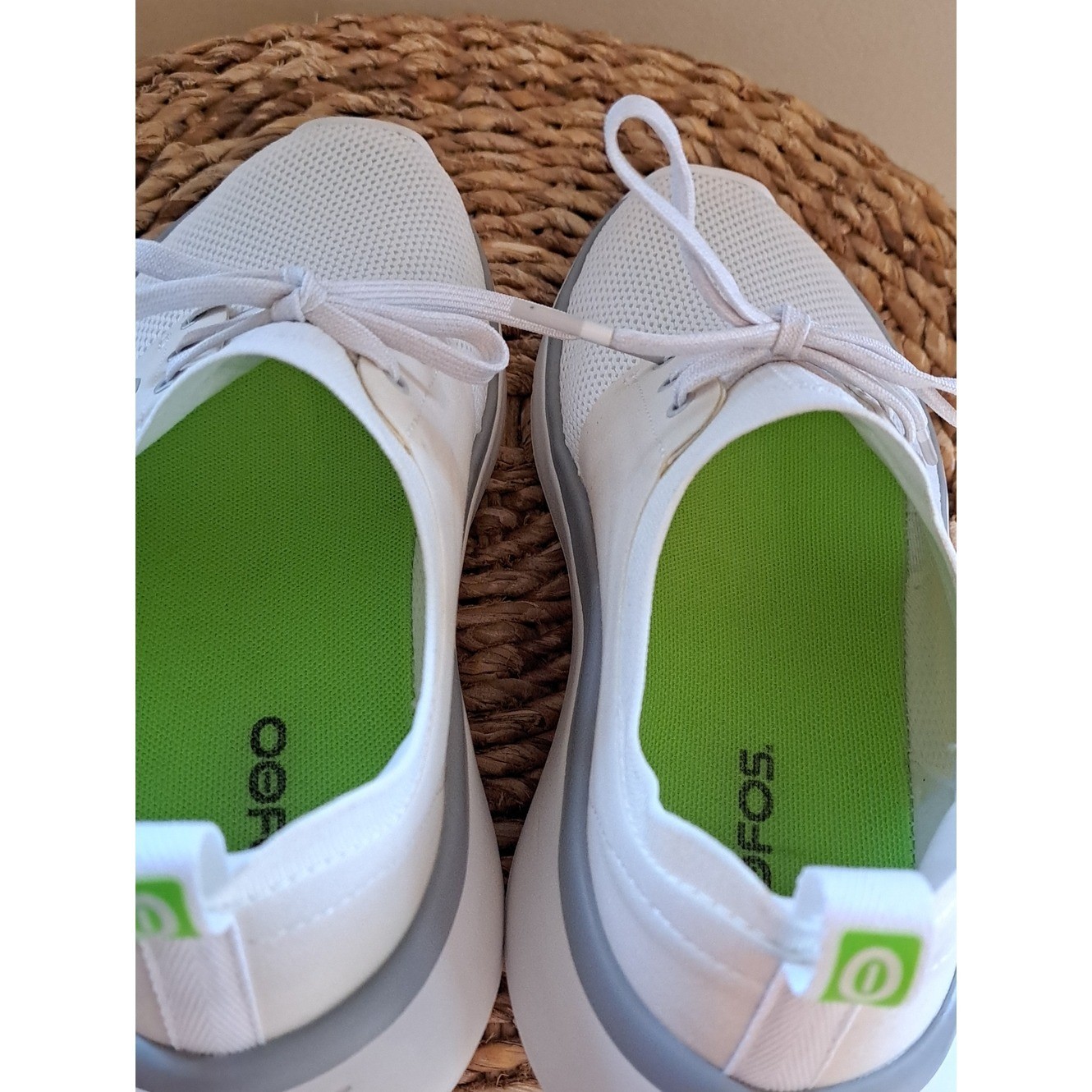 OOFOS Unisex OOmy Stride Recovery Athletic/Athleisure White Knit Sneakers W10/M8