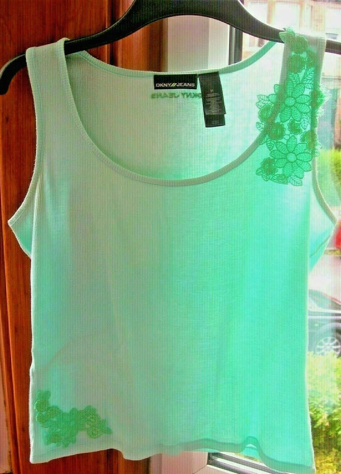 Pretty DKNY T-SHIRT / TOP with APPLIQUE : MEDIUM with STRETCH, 14 / 16
