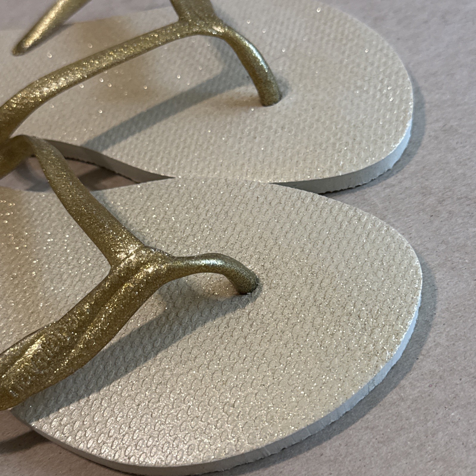 HAVAIANAS Slim Gold with Glitter Footbed and Glitter Straps 39/40 – New