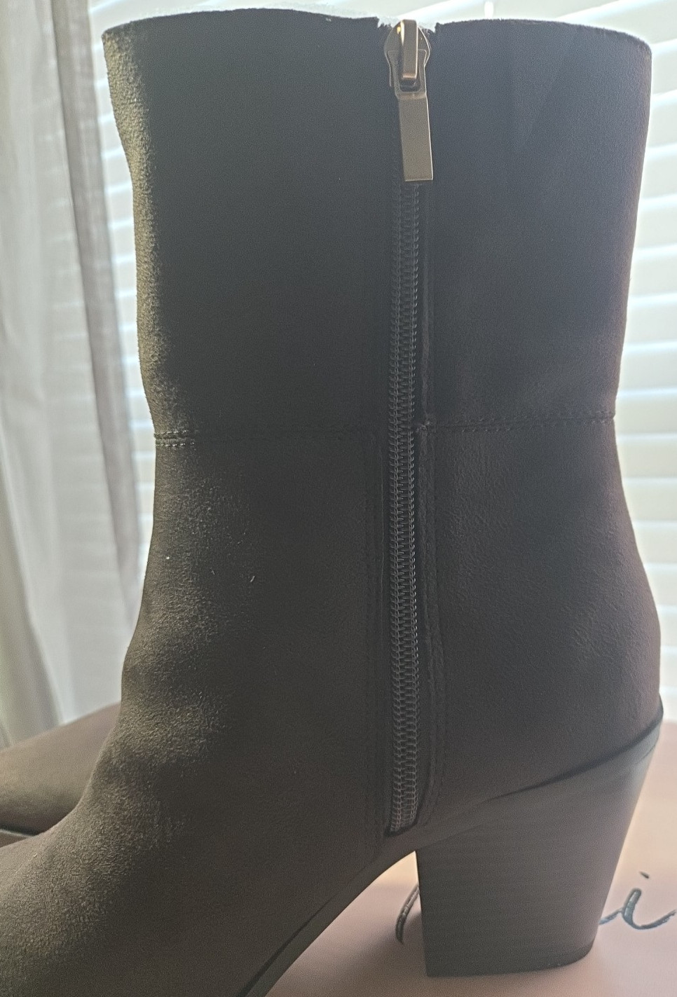 Wild Pair Womens Brown Ankle Boots Heeled Side Zip Size 8.5 M