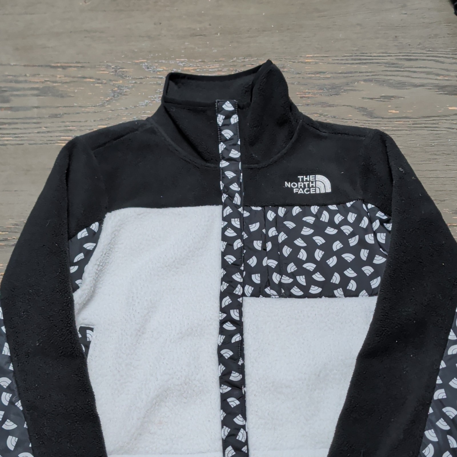 The North Face Kids L/G Size 12 Black w/ White Logo Pattern