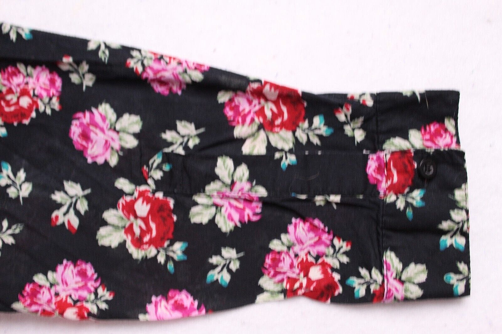 TORRID TUNIC BLOUSE ladies size 2X black red green rose print long sleeve pleats