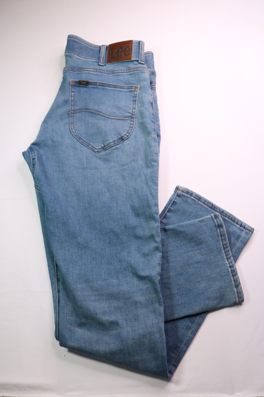 Lee Extreme Motion Straight Taper Men’s Jeans – Size 34Wx35L – Color Blue