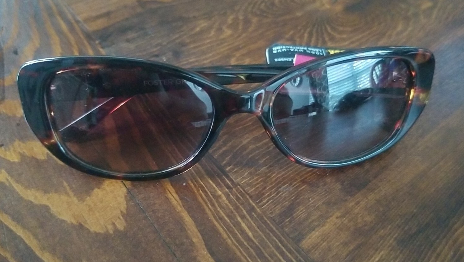 Foster Grant “Maren” Designer Style Sunglasses Tortoise Frames Amber Lenses