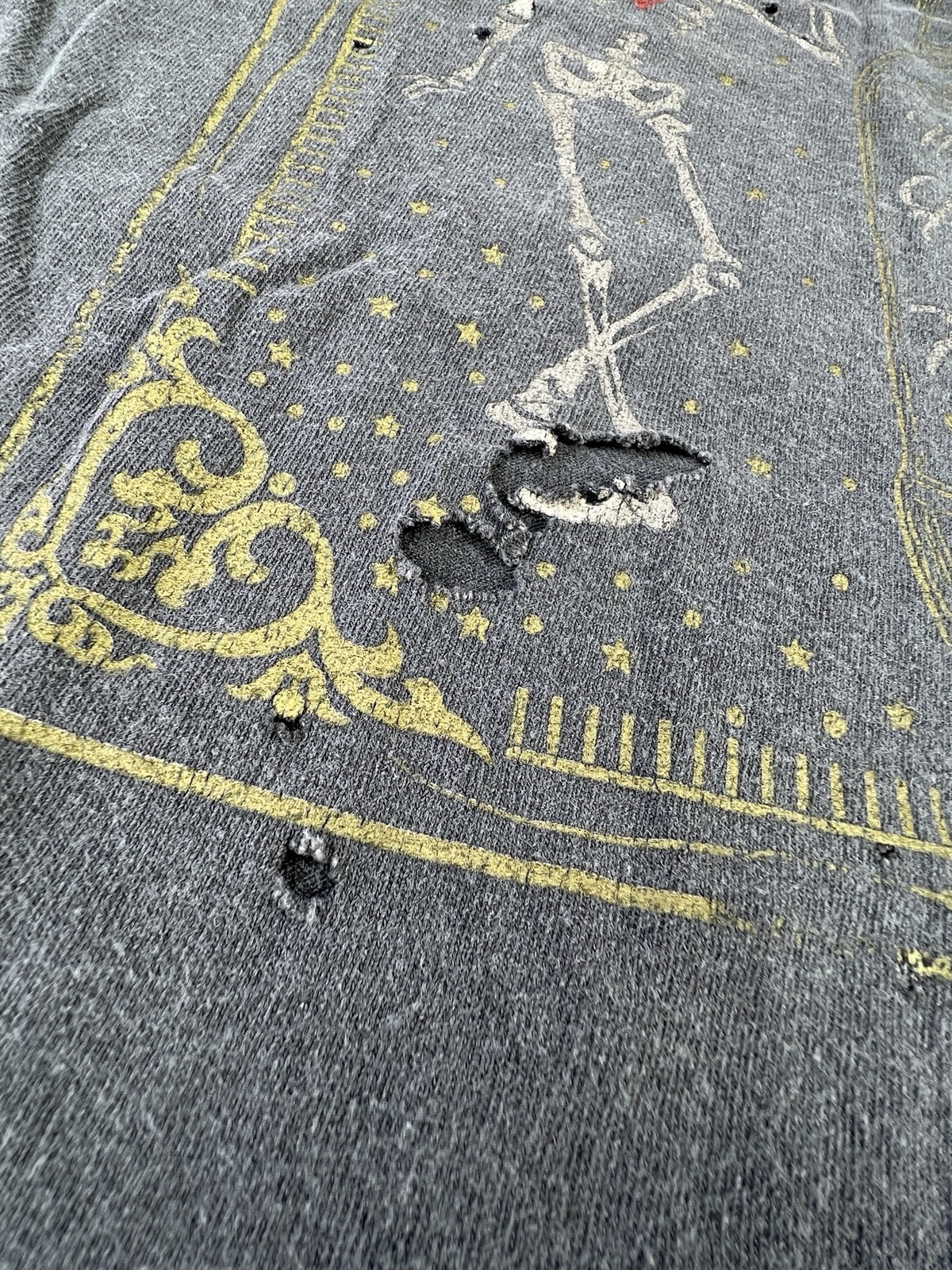 Absinthe Skeleton Distressed Graphic Women’s T-Shirt Tee Size XS
