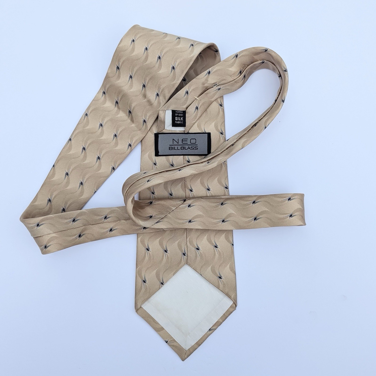 Vtg NEO Bill Blass Silk Tie Champagne Gold Wave Black 4.25″ Designer 90s Korea