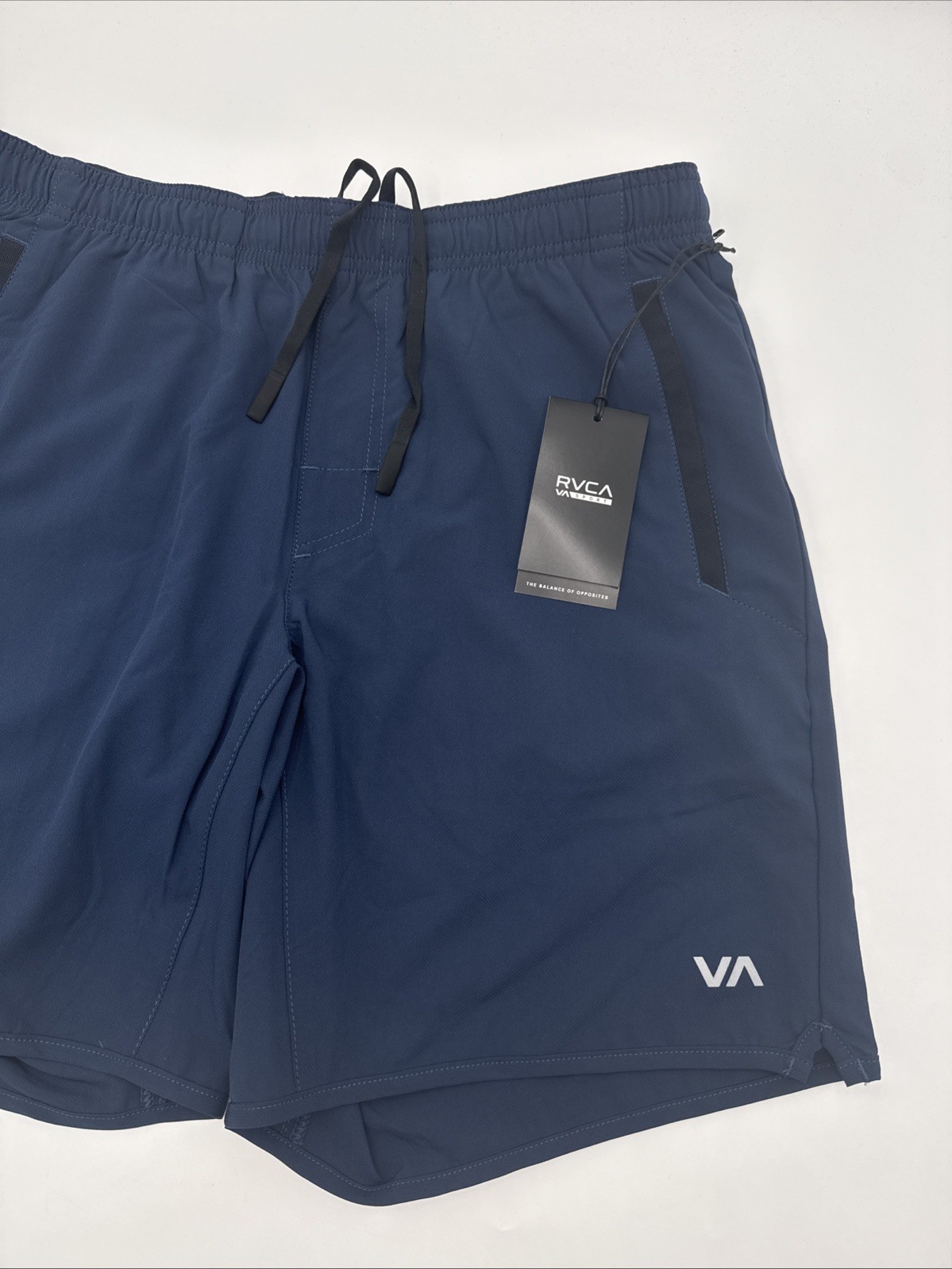 $70 RVCA Men’s Yogger Stretch 17 Shorts 8″ – Navy Blue – Medium -New Tag
