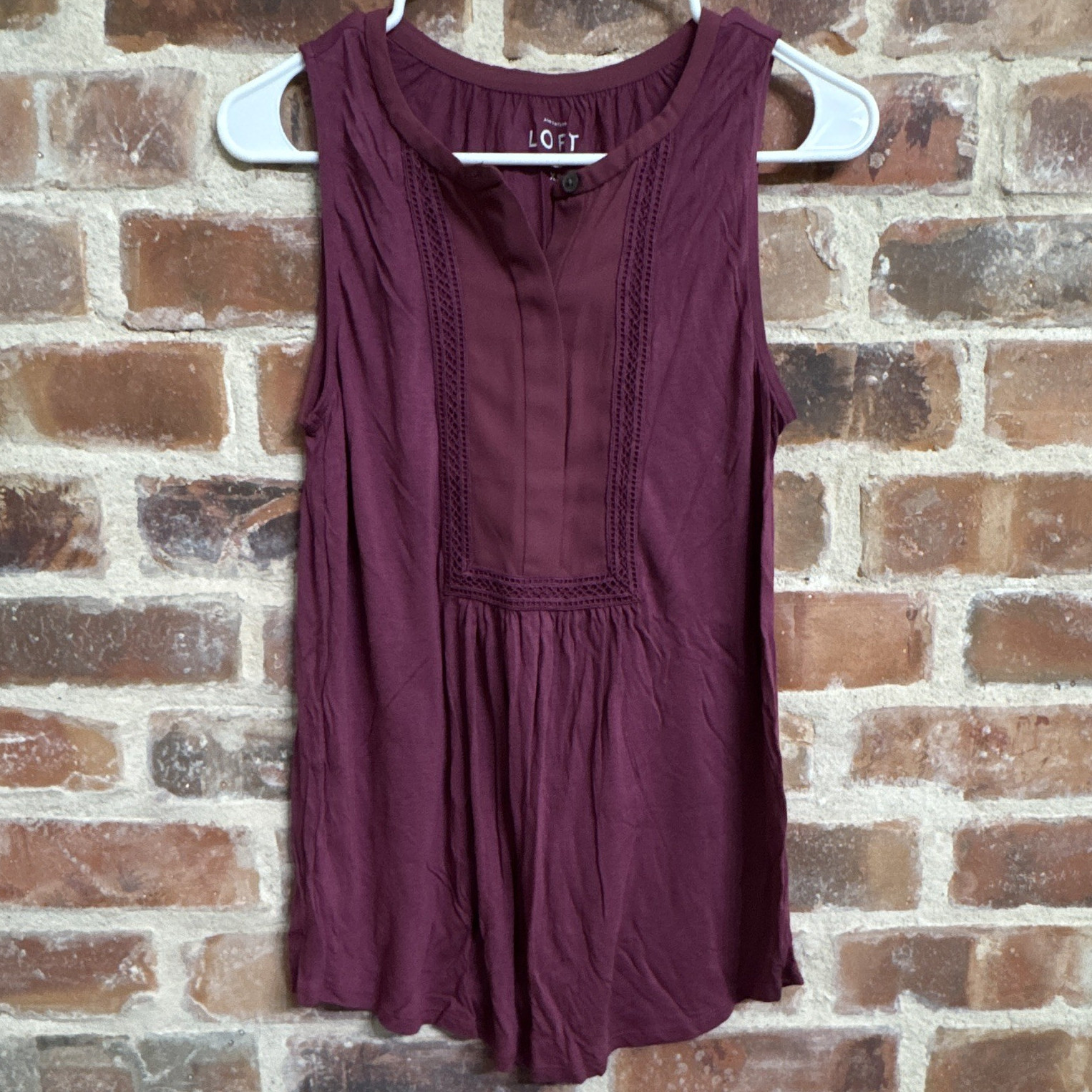 LOFT XS Burgundy Sleeveless Round Neck Rayon Woven Tank Top Button Crochet