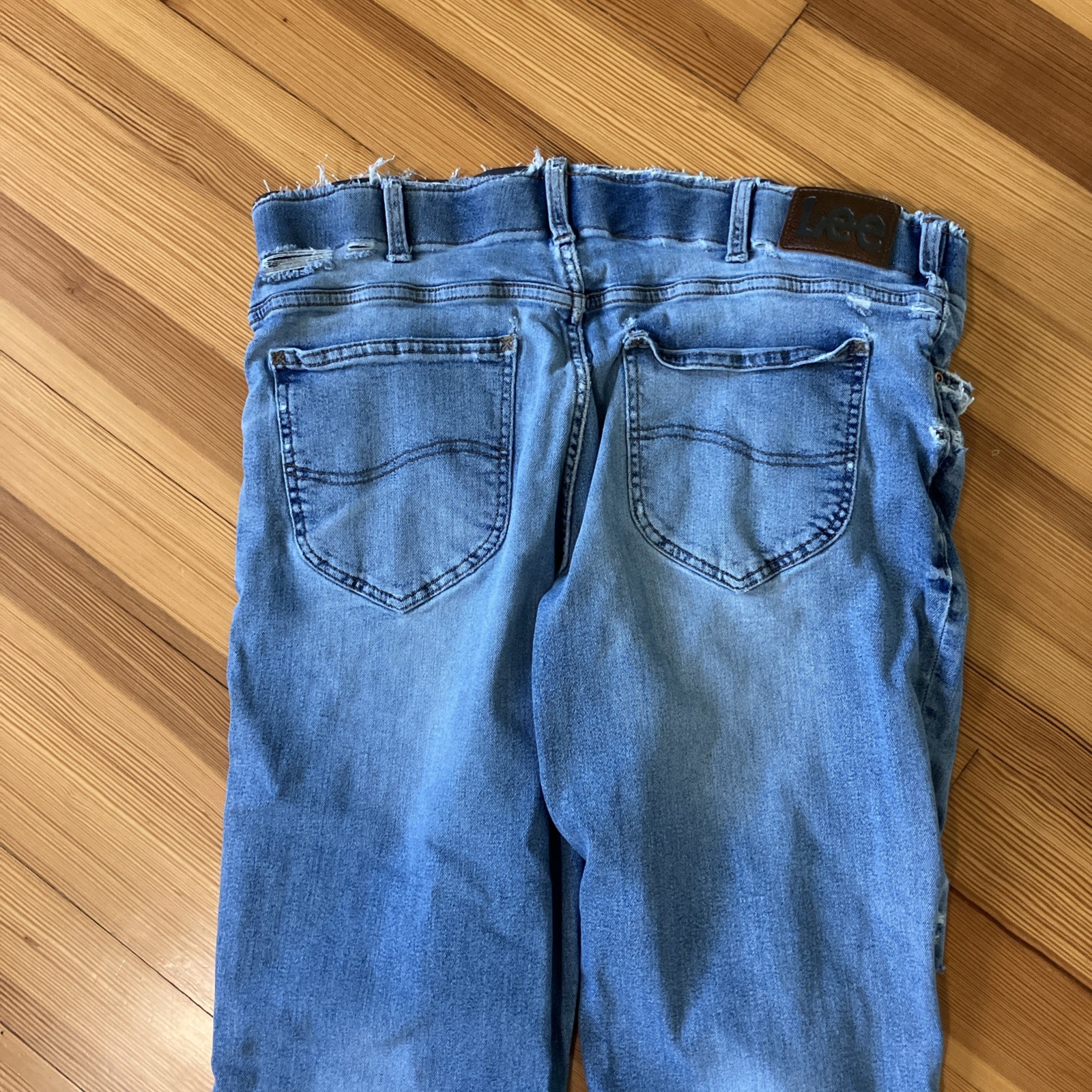 Men’s Lee Extreme Motion Straight Leg Jeans- 36 x 29 Worn and Weathered