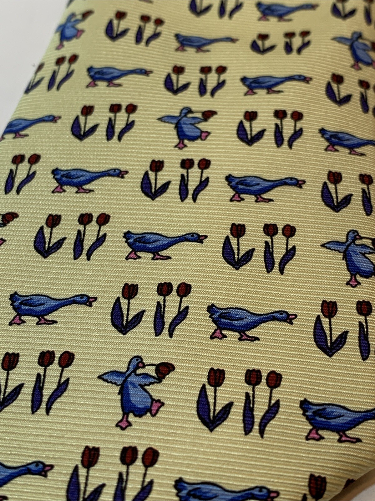 Cape Cod Men’s Necktie Yellow Tulips And Geese 100% Silk 3 1/8” Wide 59″ Long