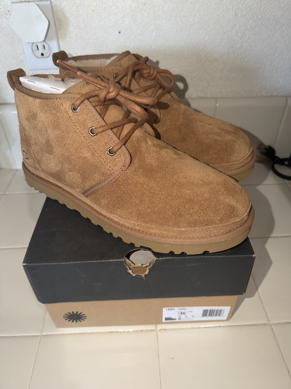 UGG Neumel Boot Brown Suede Sheepskin Lined Lace-Up Ankle Chukka US 11