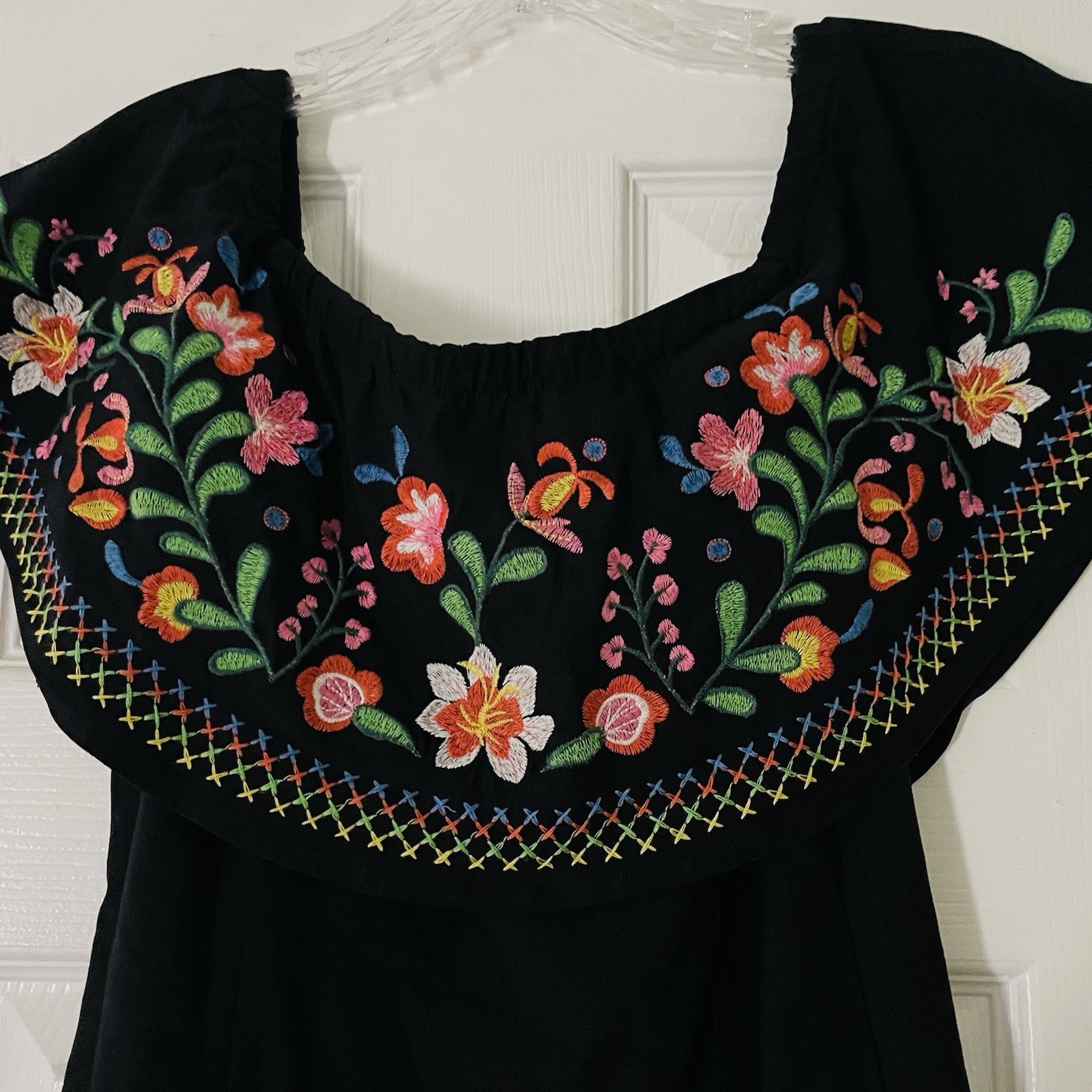 NWOT! Davi & Dani Women Size Large Floral Embroidered Off Shoulder Lined Dress