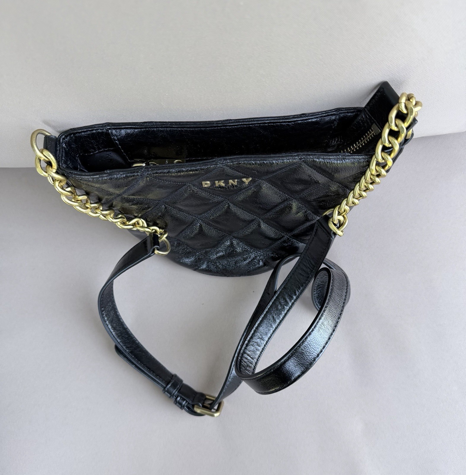 DKNY Small Black Quilted Crescent Crossbody Zip Gold Chain Strap Dust Bag