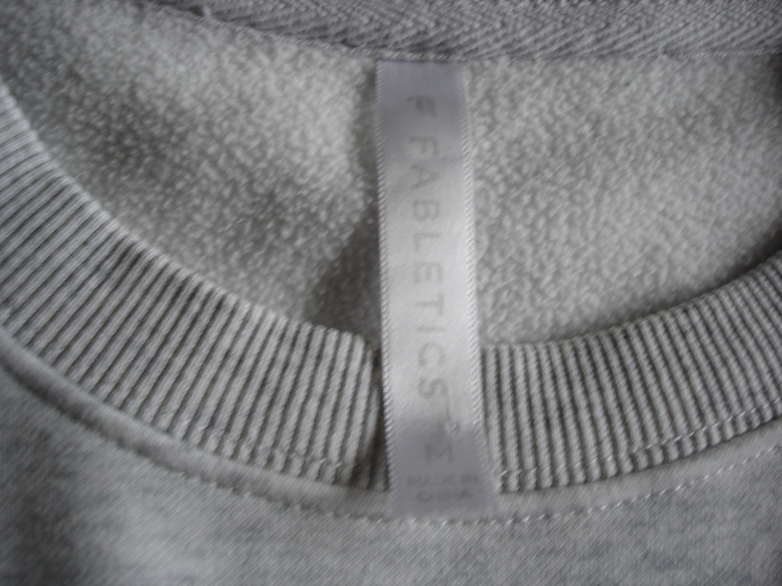 Fabletics ash gray women’s (M) medium split shoulder sweatshirt