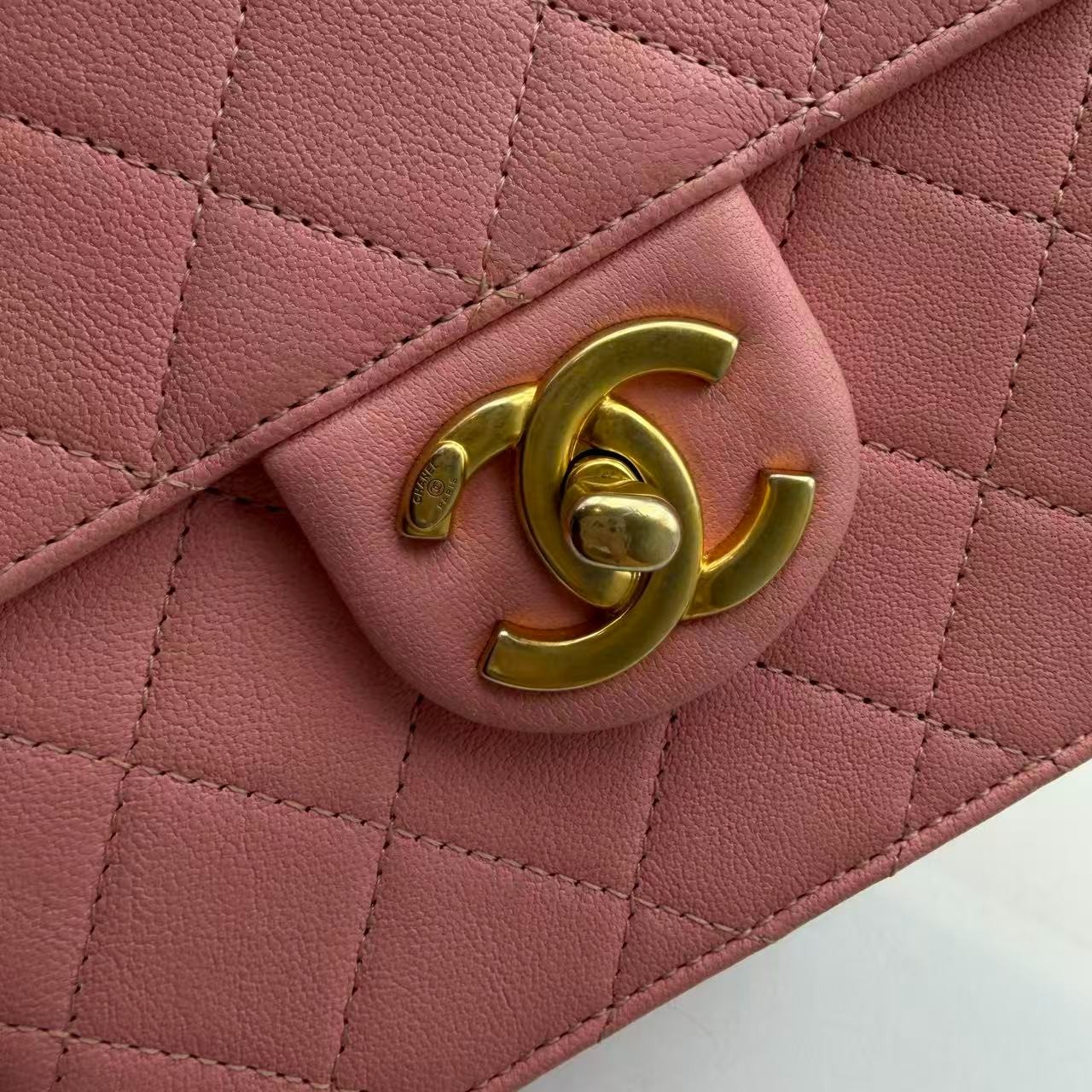 CHANEL pink diamond pearl chain vertical box bag H22919