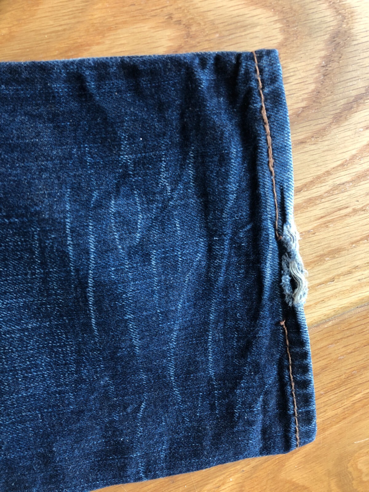 LEVI’S STRAUSS & CO MEN’S DARK BLUE 504 STRAIGHT JEAN W29 L32 (31)