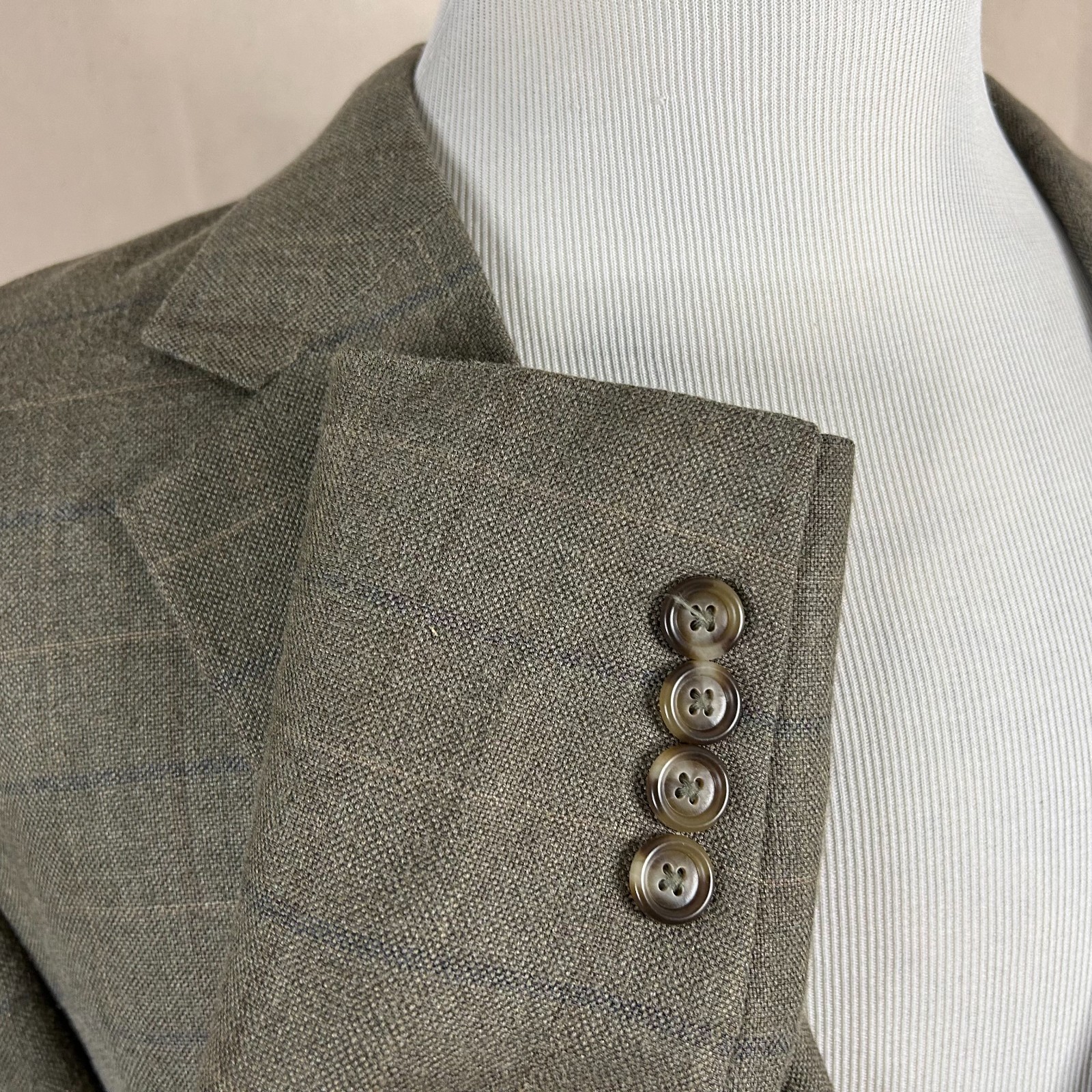 Jos A Bank 46R Sport Coat Silk Wool Blend Beige Plaid Two Button Lined Vented