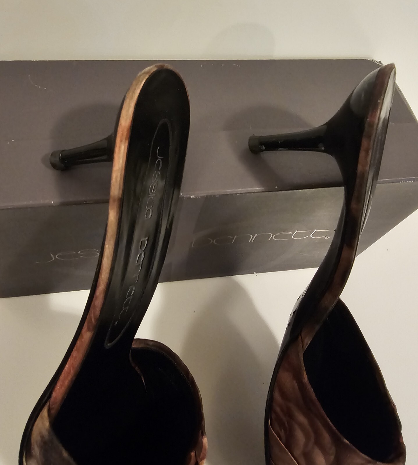 Jessica Bennett Brown Silk Kitten Heel Mules w/Floral Design ITALY 12M.