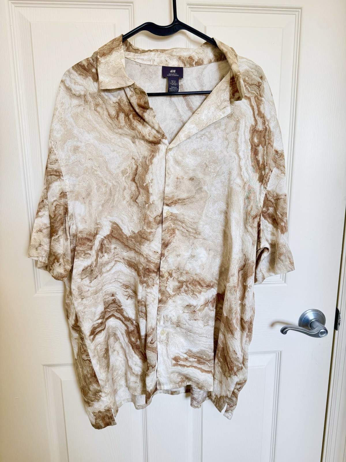 H&M Marble-Print Short Sleeve Button Shirt in Cream & Tan Mens XL