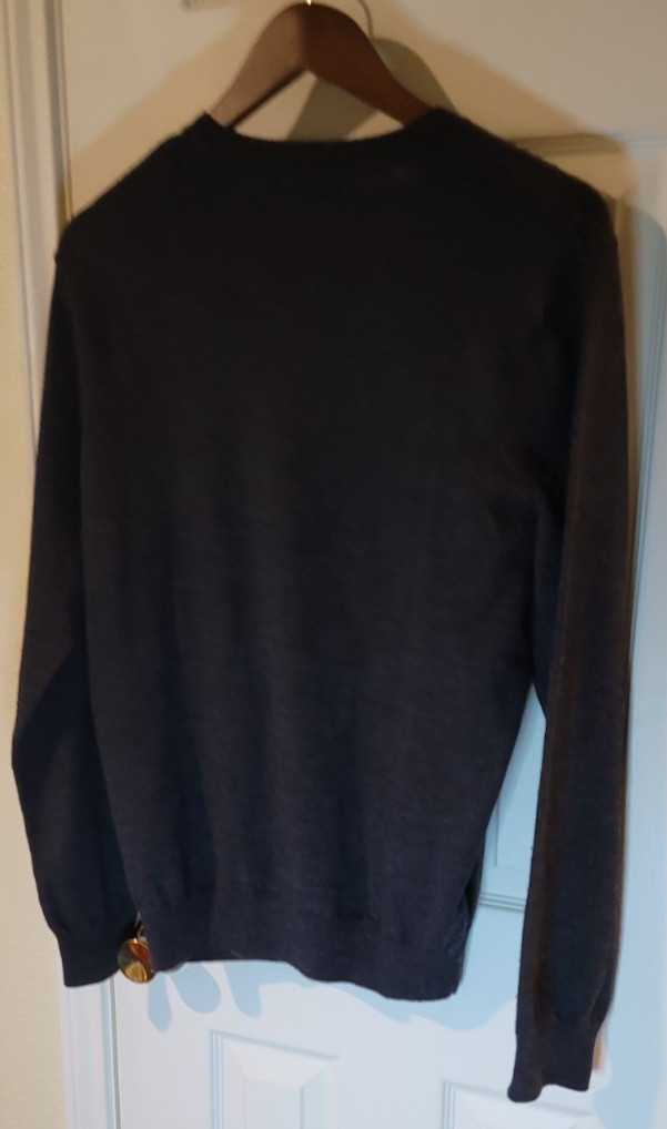 Banana Republic Extra Fine 100% Merino Wool Size M CHARCOAL V neck Men Sweater
