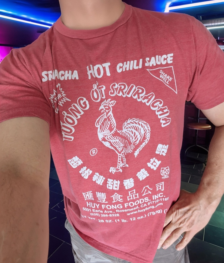 MEN’S TSHIRT: Sriracha Hot Chili Sauce Huy Fong Foods Rooster Red Asian LARGE L