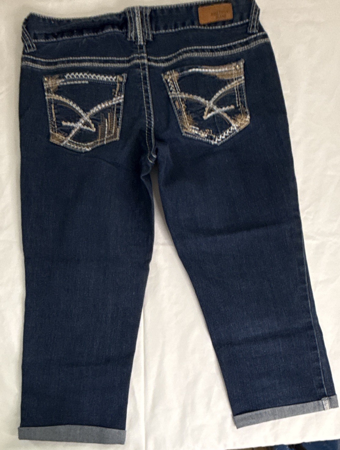 Amethyst Dark Wash Blue Denim Cropped Jeans Women’s Size 3 5-Pocket Embroidered