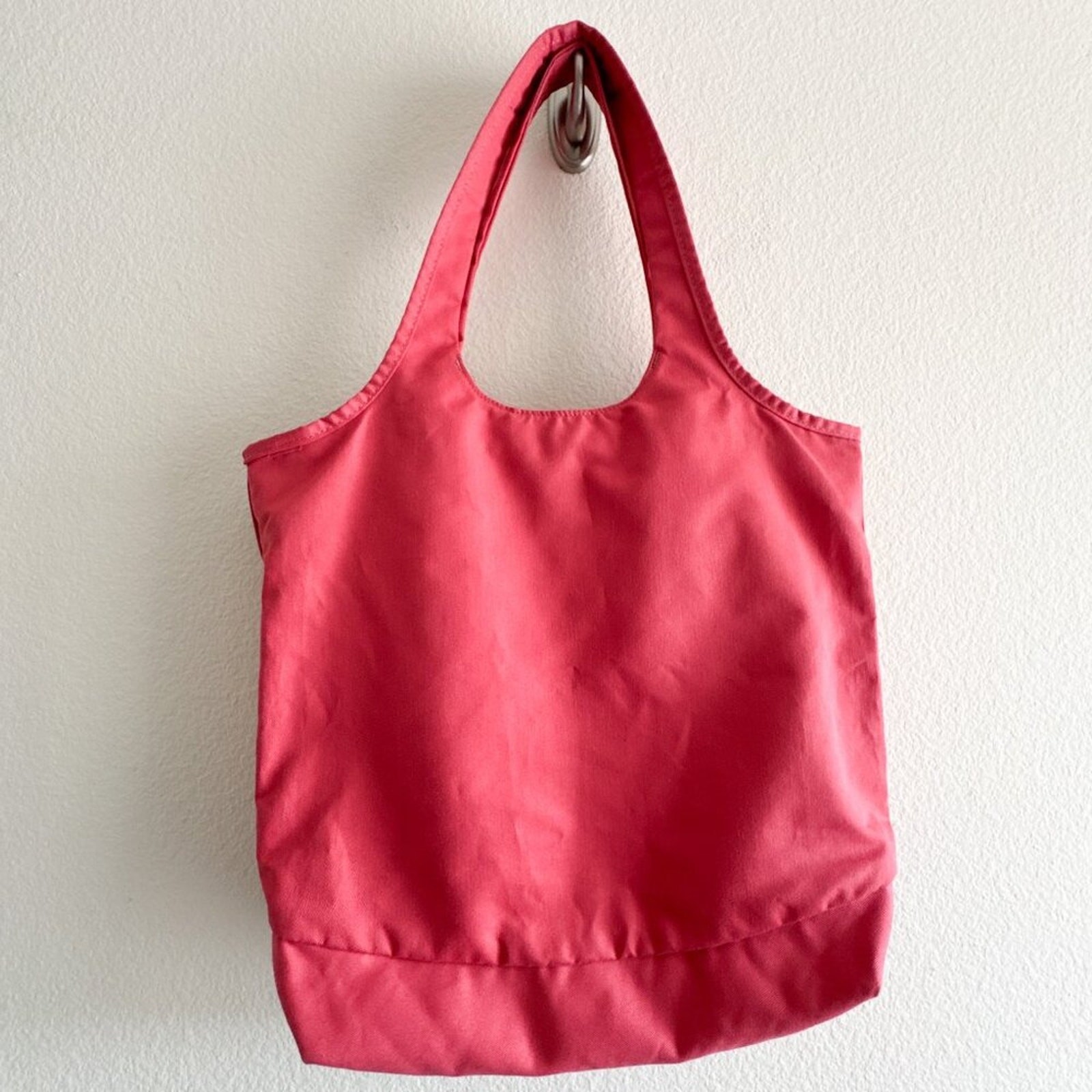 Crumpler the Relish Zipper Tote bag Salmon Pink Travel