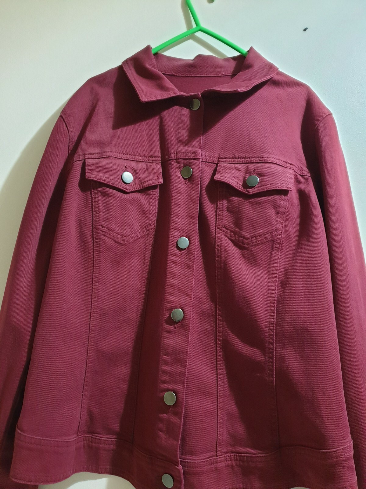 Maroon Denim jacket size 19 new without tags. 97% Cotton 3% Elastan