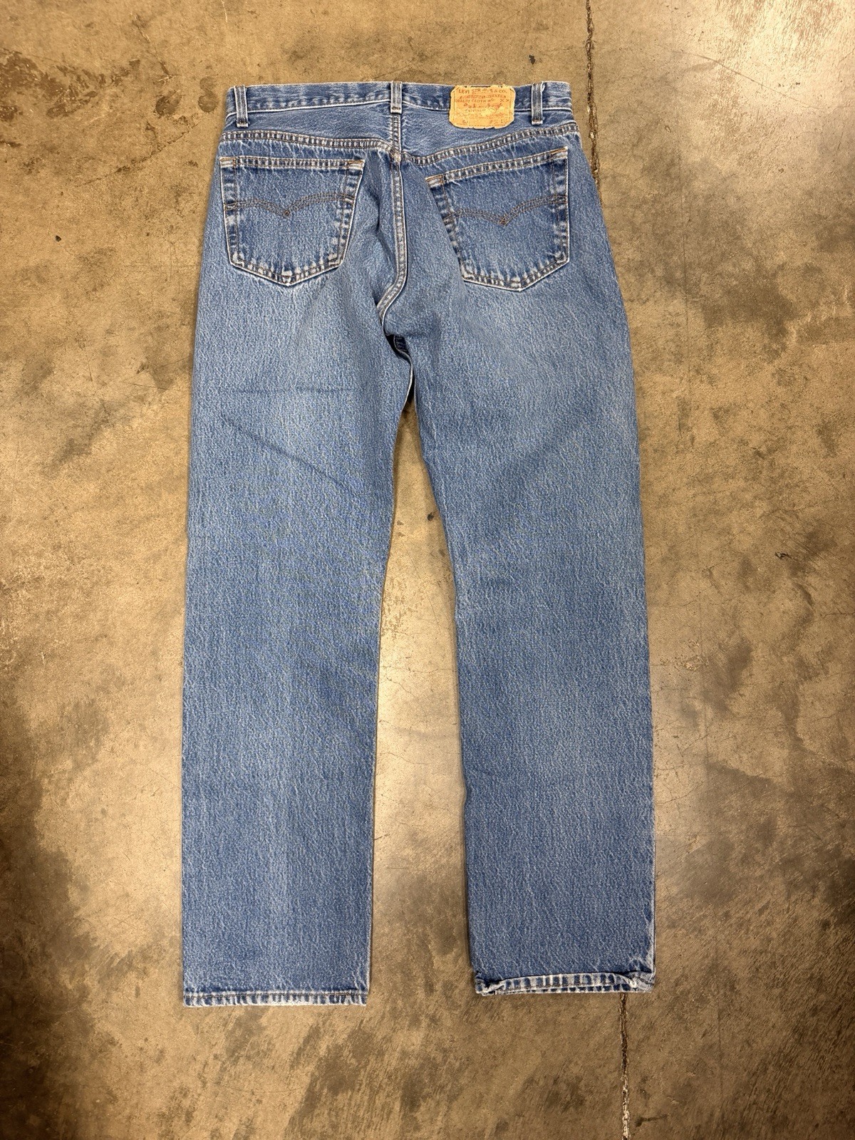Vintage 80’s Levi’s 501 32×31 Made in USA button fly denim jeans
