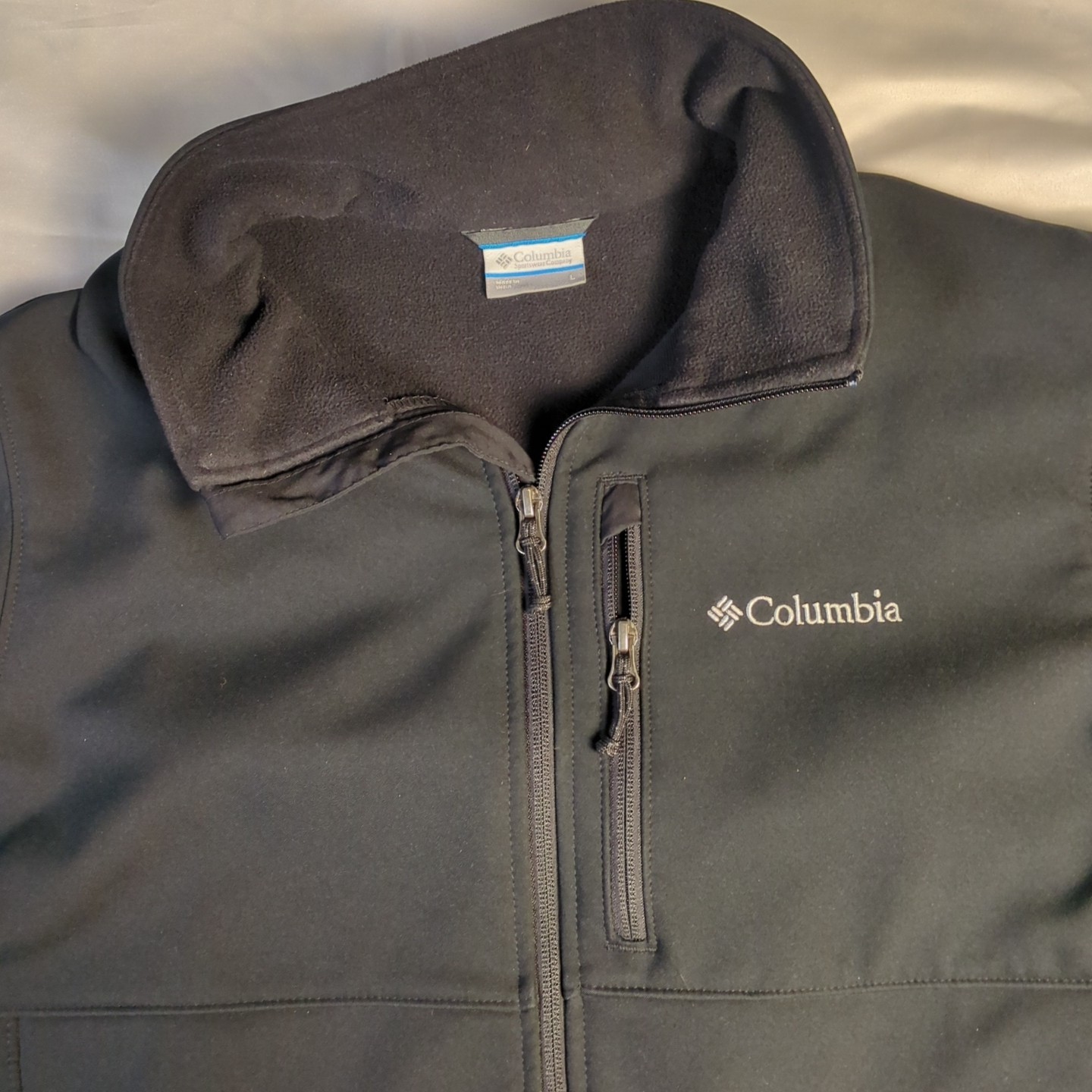Mens Size Medium Columbia Bowen Lake II Softshell Jacket Black Windbreaker