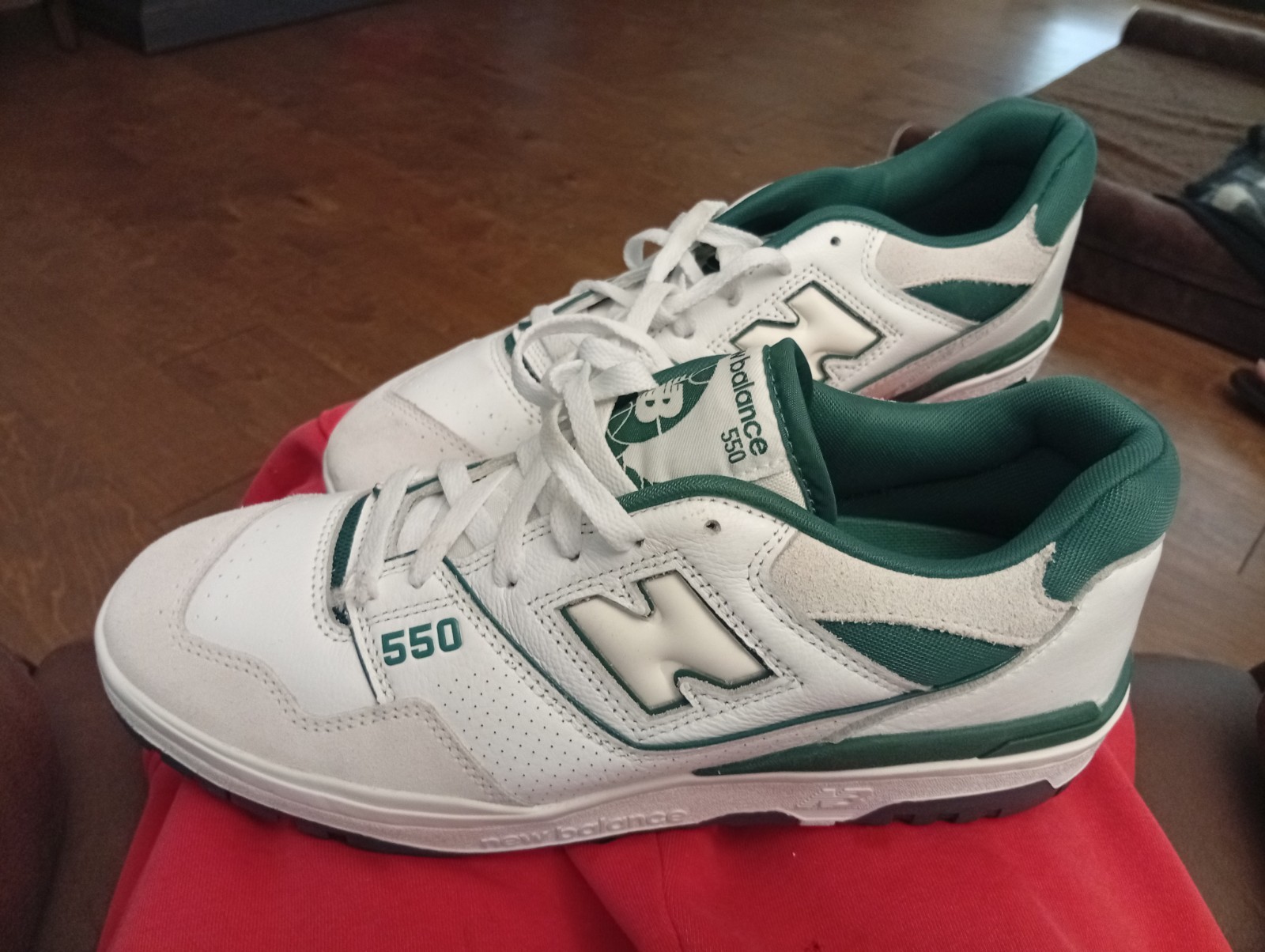 New Balance 550 Men’s White/Green Sneaker Size 11