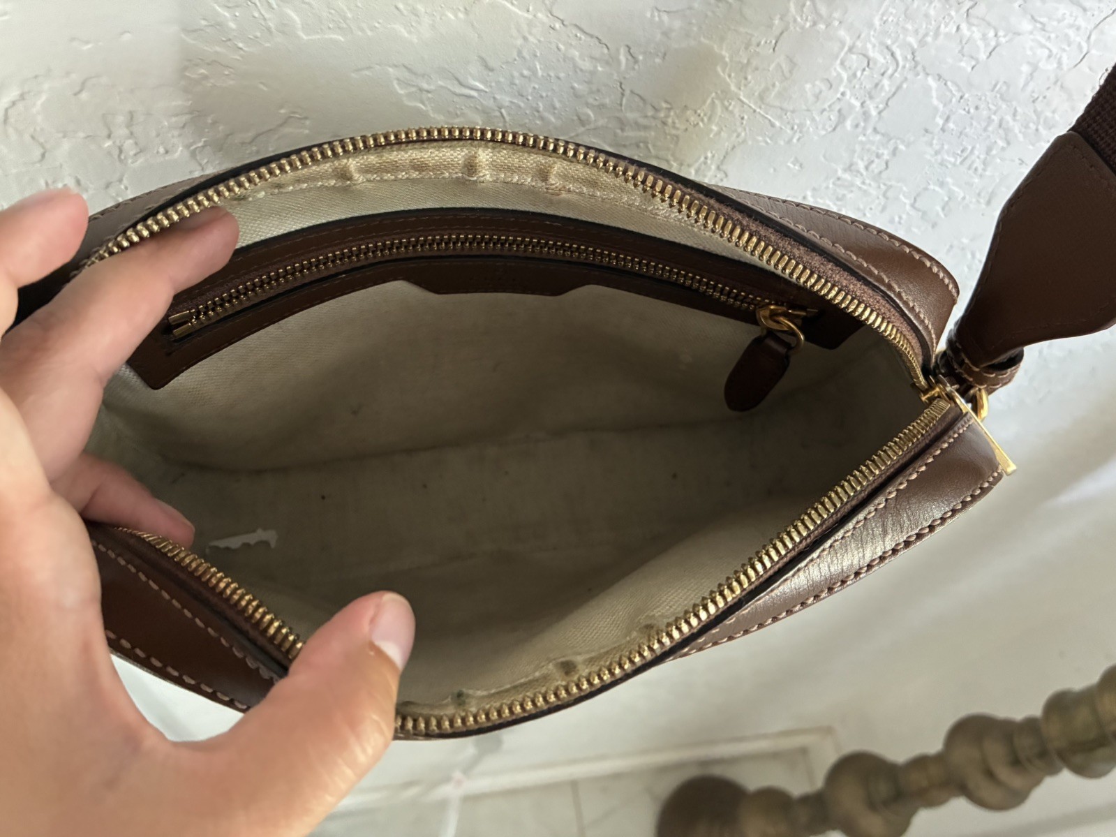 Gucci GG Collection Vintage Logo Mailman Bag Crossbody Bag Unisex 10×2.3×7.8 in