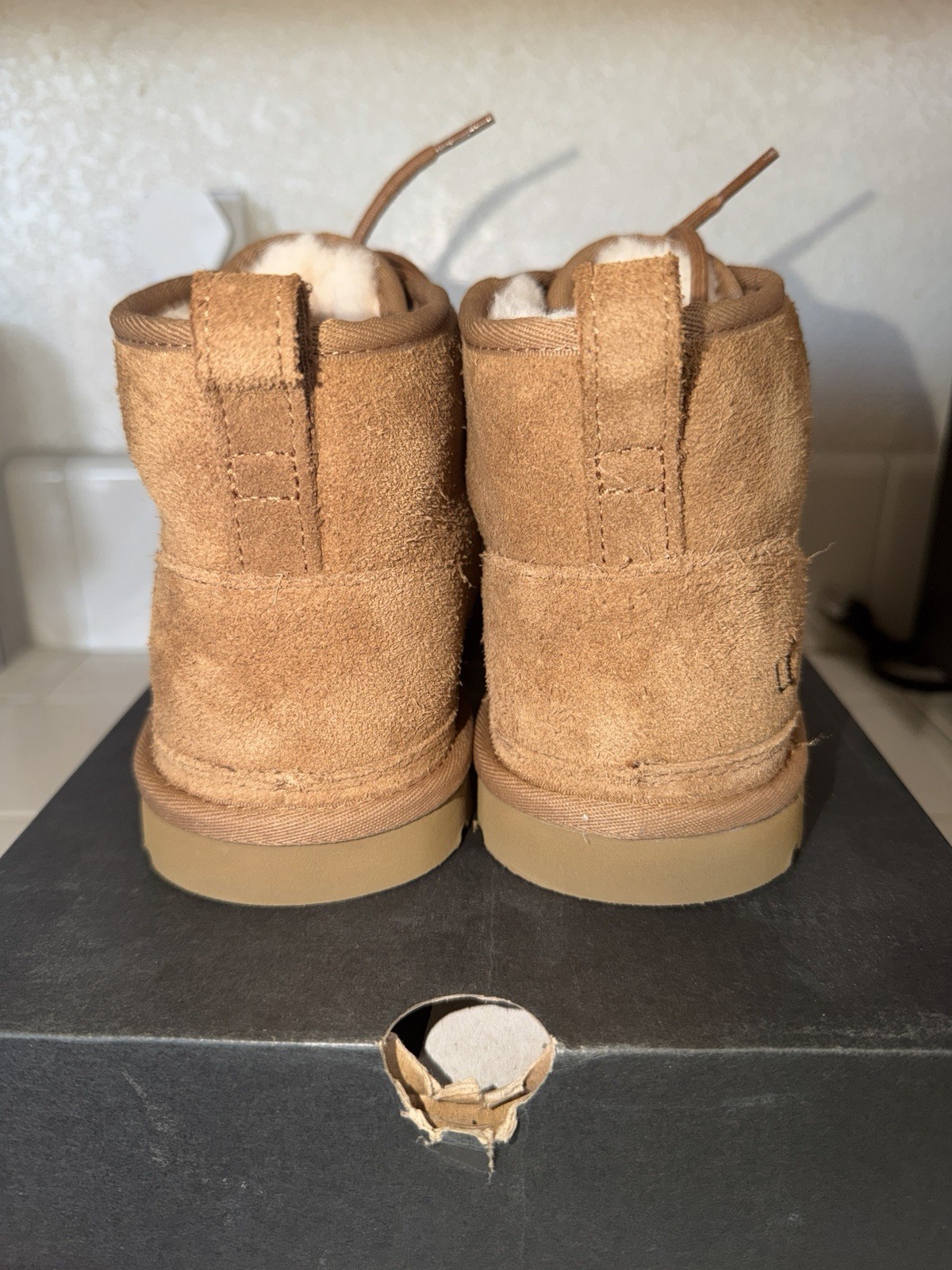 UGG Neumel Boot Brown Suede Sheepskin Lined Lace-Up Ankle Chukka US 11