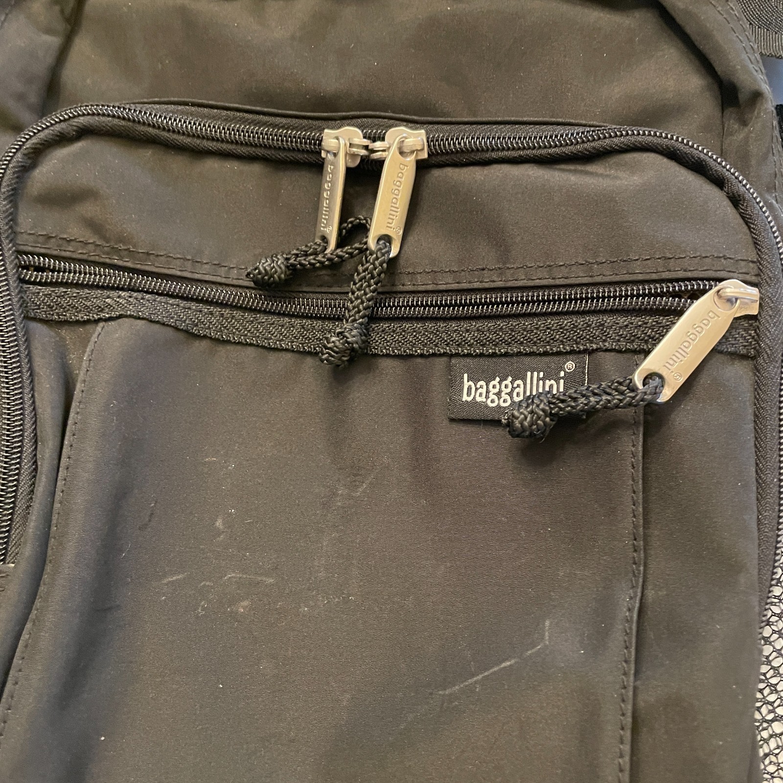 Baggallini Large Central Park Crossbody Travel Bag 11 x 13 x 4.5 inches Black