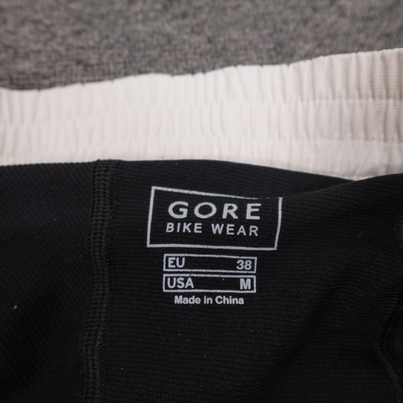 Gore Bike Wear Shorts Mens Medium White Black Padded Cycling Chamois 11 Inseam