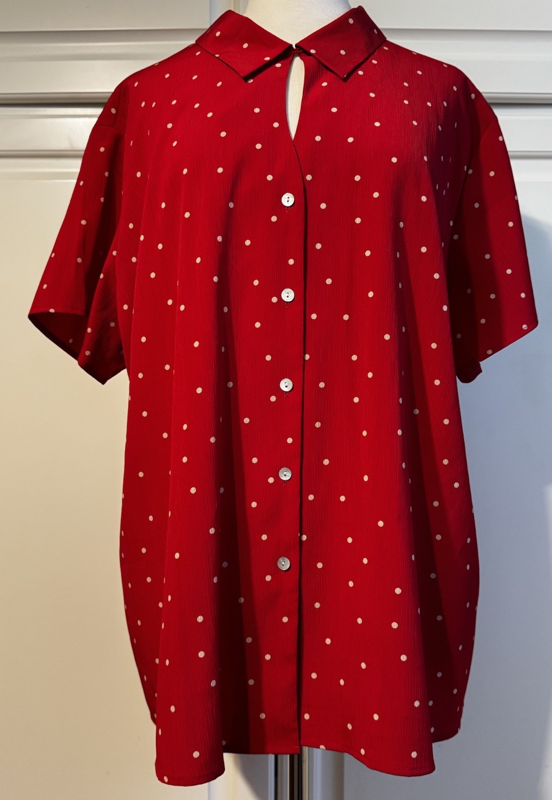 LAURA SCOTT Short Sleeve RED Polka Dot Print Collar Up Button Down Top Blouse 24