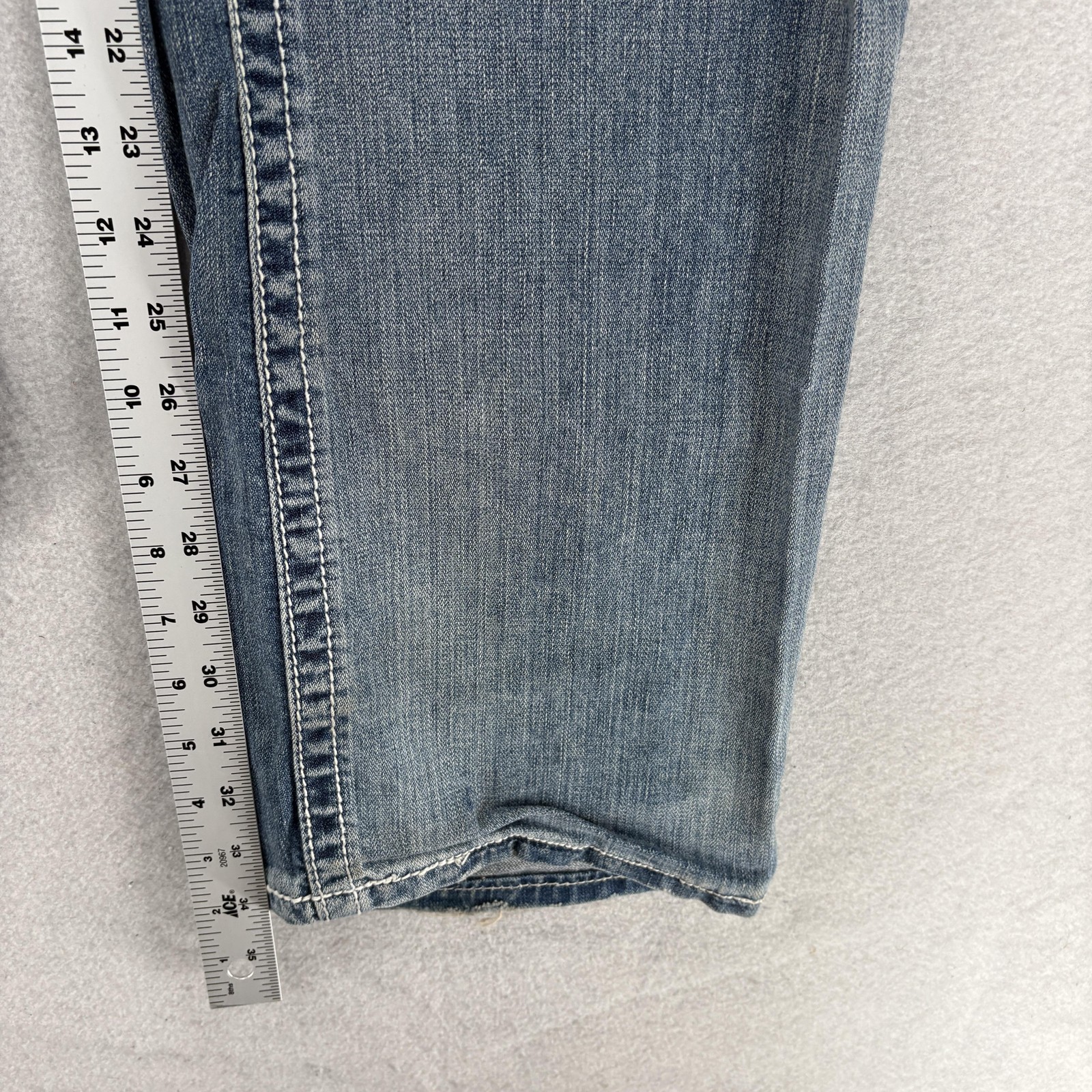 Buckle BKE Derek Straight Jeans Mens 38×34 Blue Wash Relaxed Distressed Denim