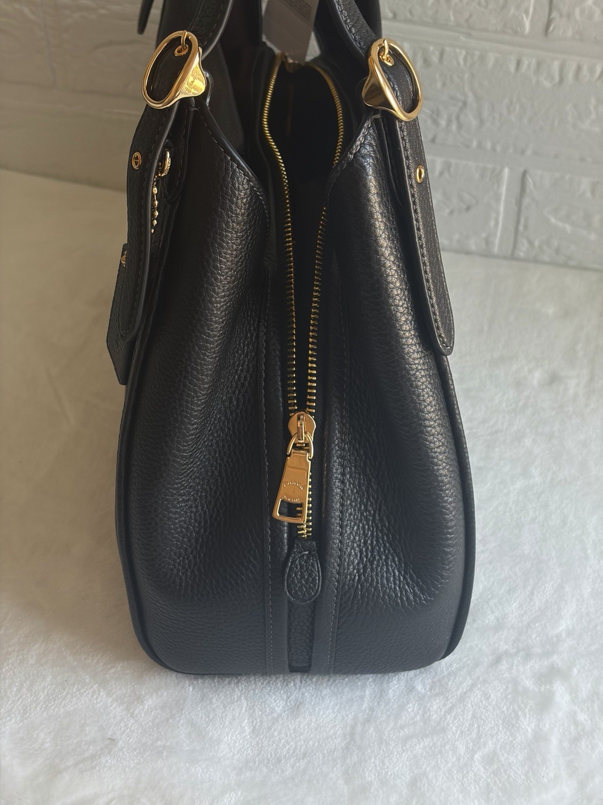 Coach Black Shoulder Bag Zip Gold Hardware Detachable Adjustable Strap Pockets