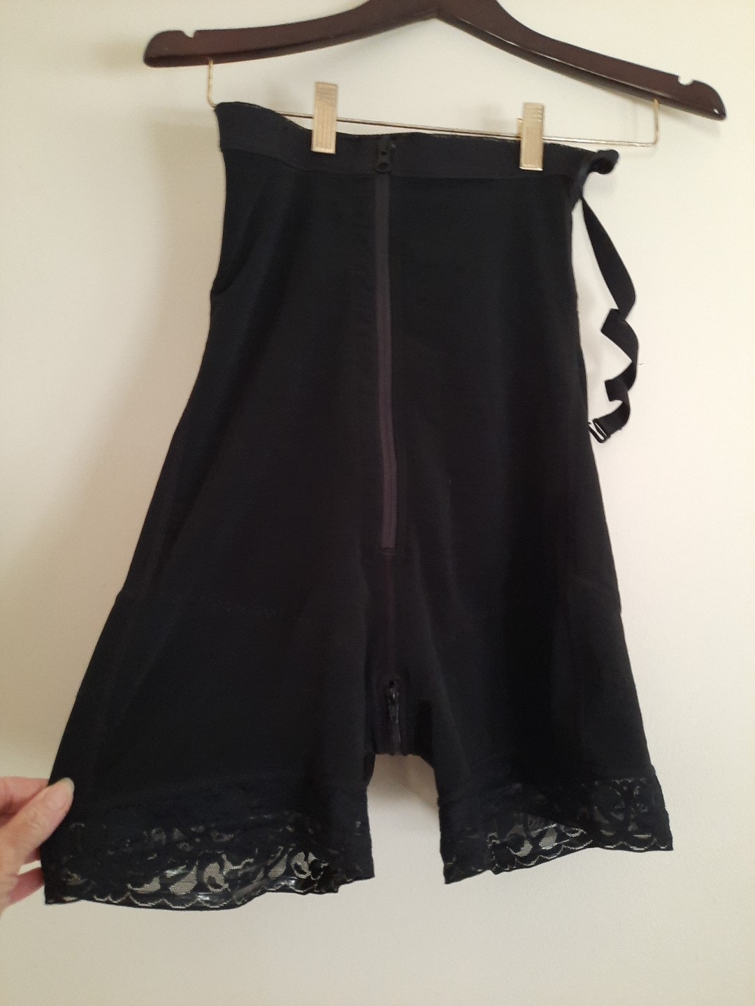 Extra Hold Shapewear. Black. 2 Straps Removable, Zipper Crotch XL. Excellent Con