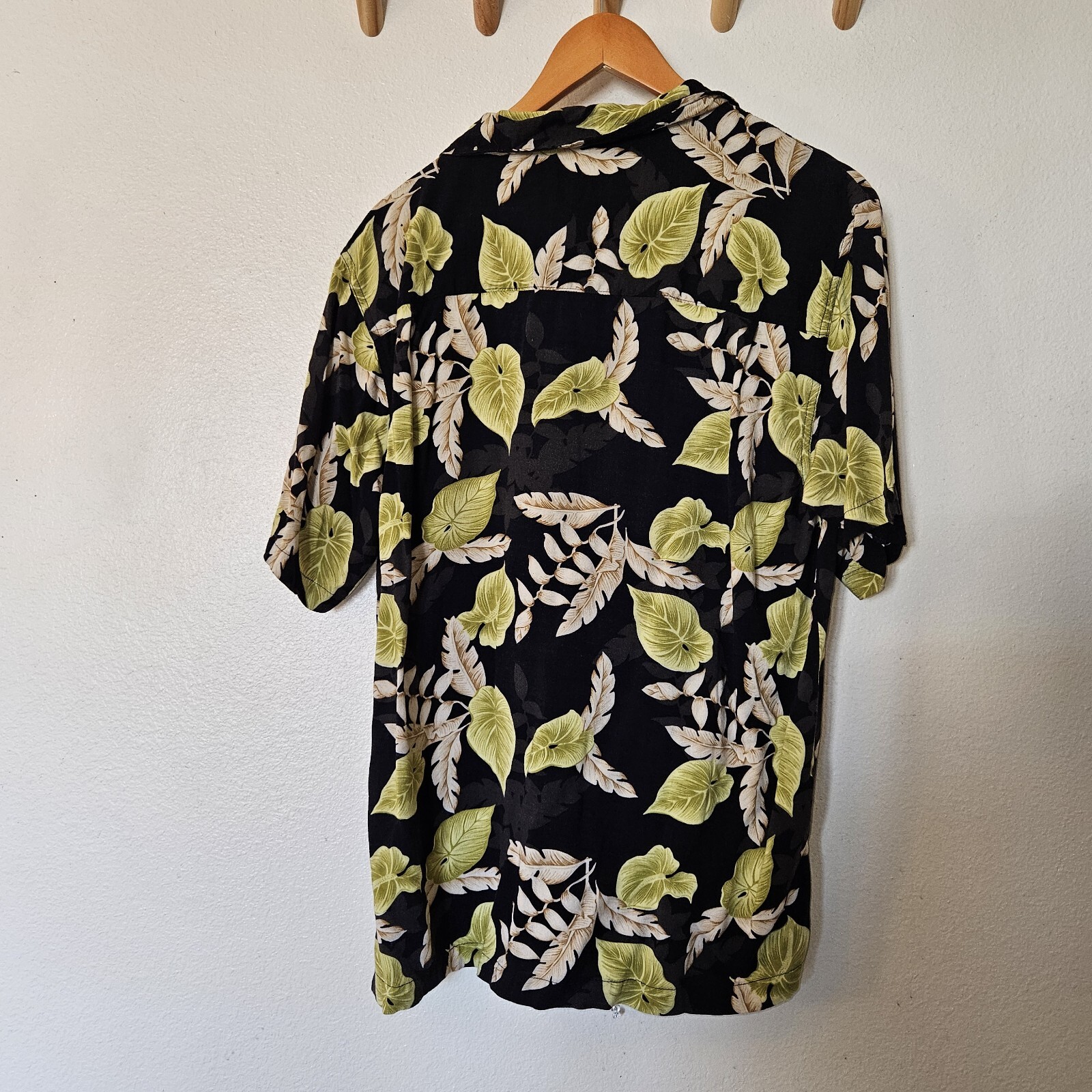 Falls Creek Black Floral Rayon Hawaiian Shirt Medium M Mens Short Sleeve Camp