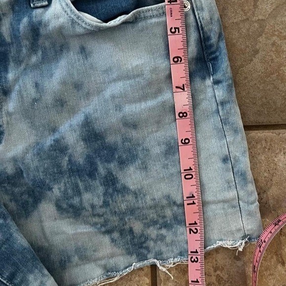 Universal Thread High Rise Midi Denim Shorts Blue Acid Wash Raw Hem Size 8/29R