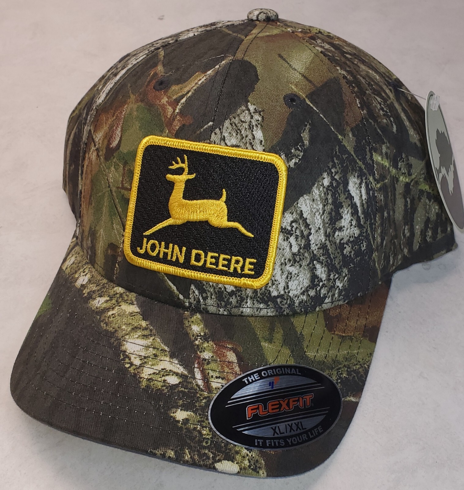John Deere Patch on Mossy Oak Break-Up Flexfit 6277 Hat L/XL 7 1/8″ – 7 5/8″