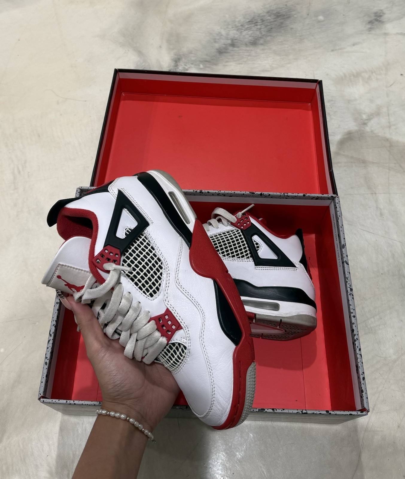 Jordan 4 Retro Fire Red (2020) Size 5.5 Y / Women’s 7